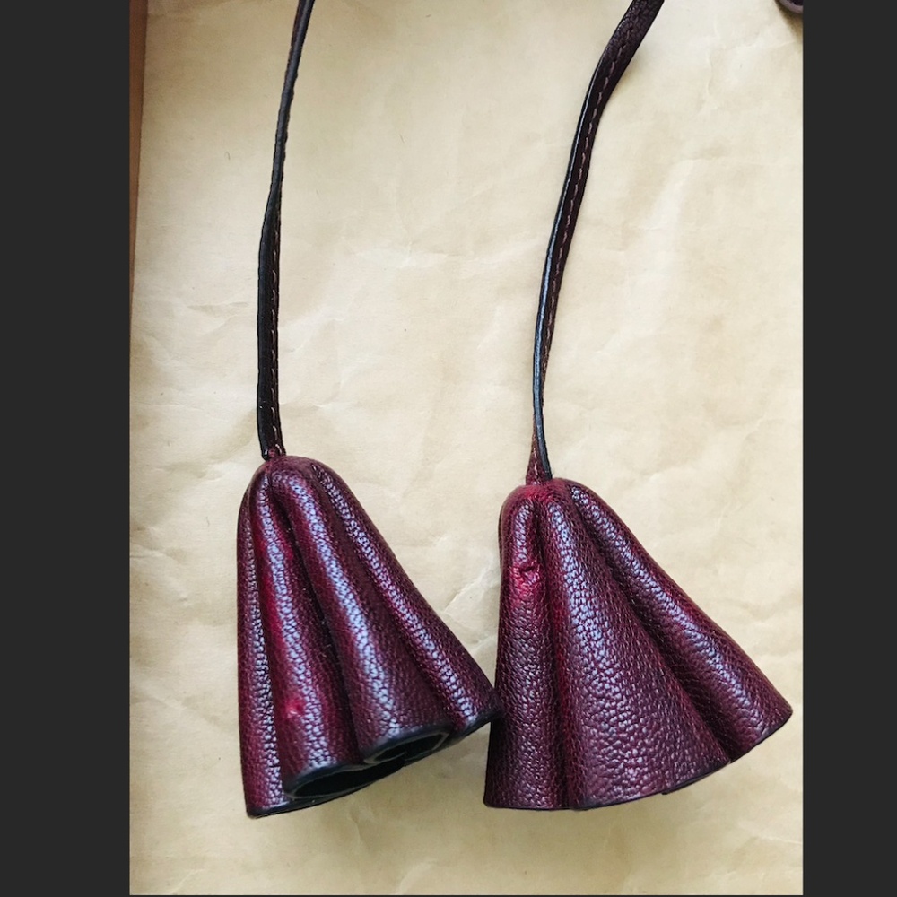 2/$29 Marc Jacobs tassels + facial beauty ice roller + Mz Wallace mirror - Picture 9 of 10
